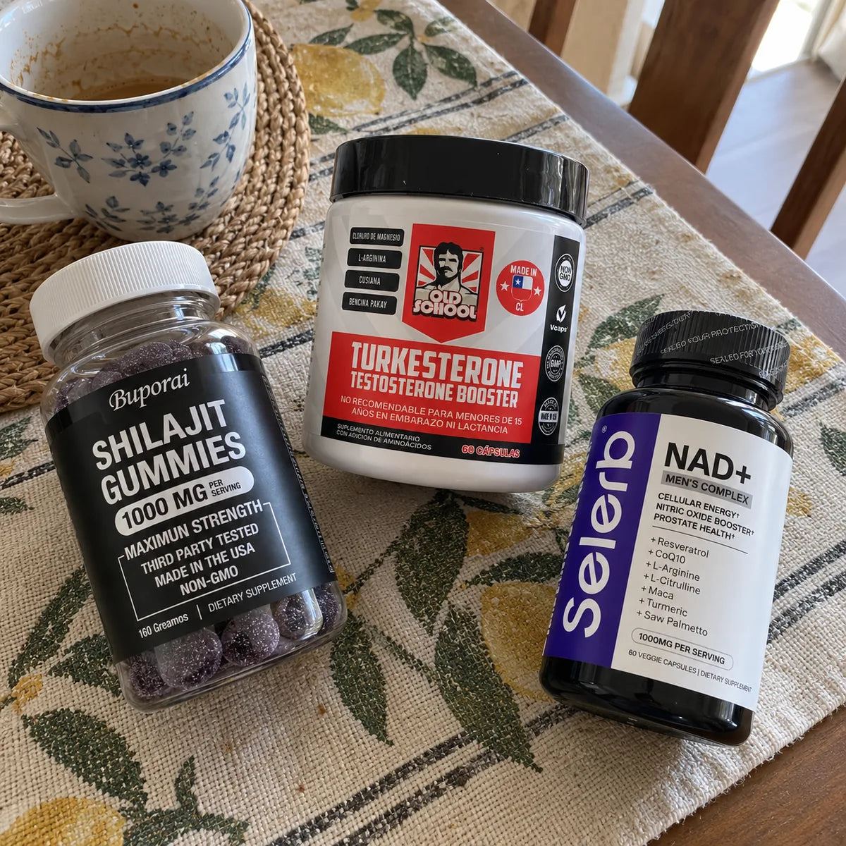 Tres frascos del kit sobre la mesa del comedor